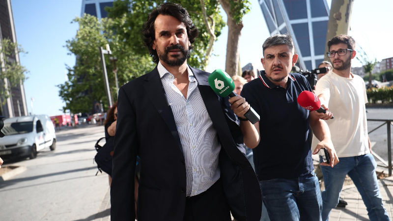 A parella da presidenta da Comunidade de Madrid, Alberto González Amador, á súa saída dos Xulgados de Plaza de Castilla-Eduardo Parra-Europa Press