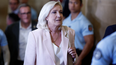 Marine Le Pen abandona o Palacio de Xustiza de París tras a sentenza. Reuters