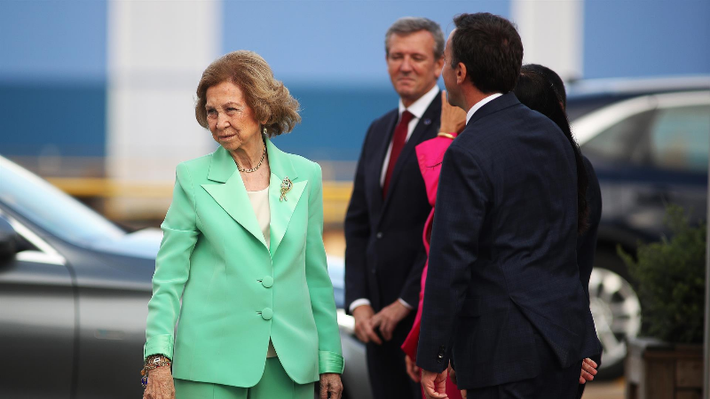 A Raíña Sofía, nunha imaxe de arquivo co presidente da Xunta Alfonso Rueda. Raúl Lomba - Europa Press - Arquivo
