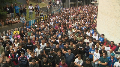 Centos de persoas concentráronse na torre de Maratón de Riazor este xoves
