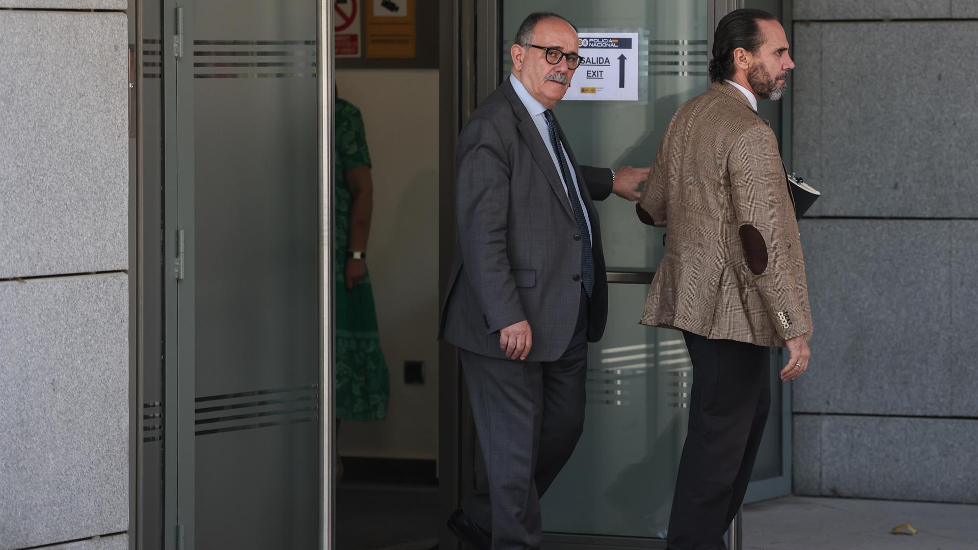 O avogado José Aníbal Álvarez, á súa chegada á Audiencia Nacional, en Madrid  (Alejandro Martínez Vélez - Europa Press)