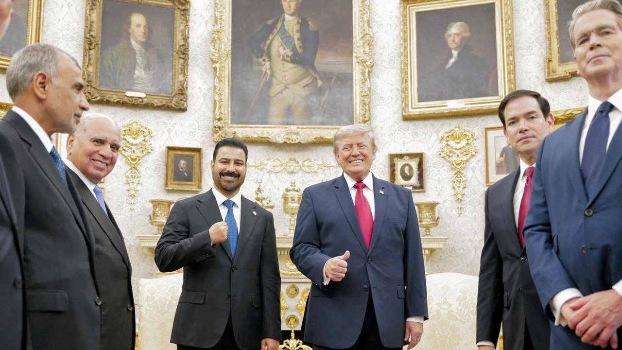 Donald Trump, este martes nun encontro co primeiro ministro iraquí Ali al-Zaidi (Reuters)