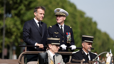 O presidente da República de Francia, Emmanuel Macron, nos Campos Eliseos antes do inicio do desfile do 14 de xullo (Pool vía Reuters/Benoit Tessier)