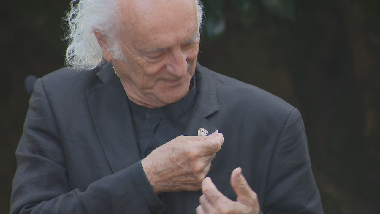 O cantante berciano recibiu a distinción na Casa-Museo de Padrón