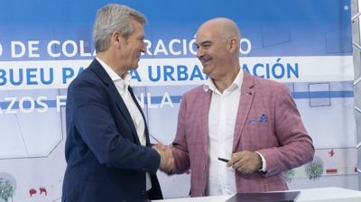 Alfonso Rueda e Félix Juncal na sinatura do convenio (EFE/Salvador Sas)