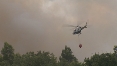 Na extinción do incendio de Boborás traballaron sete helicópteros e catro avións