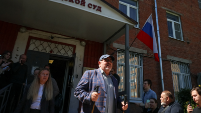Boris Nadezhdin á saída do tribunal. Reuters