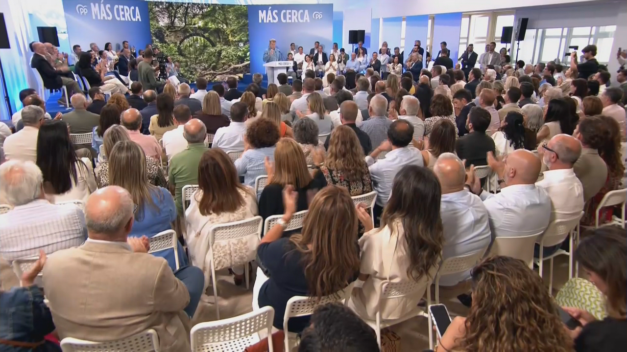 Feijóo durante a súa intervención este sábado en Santiago