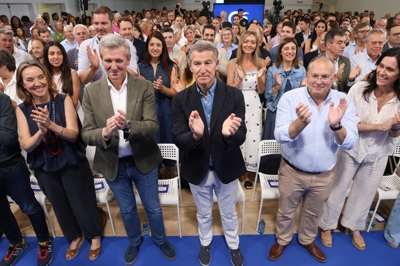 Alberto Núñez Feijóo e  Alfonso Rueda na clausura de presentación dos candidatos para as eleccións municipais de 2027. Foto: EFE/ Xoan Rey