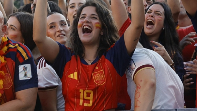 Os galegos celebran a victoria da Selección Española de Futbol. Foto: EFE/Kiko Delgado