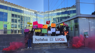 Persoal da empresa en folga nunha imaxe de arquivo. COMITÉ DE EMPRESA DE HOLALUZ
