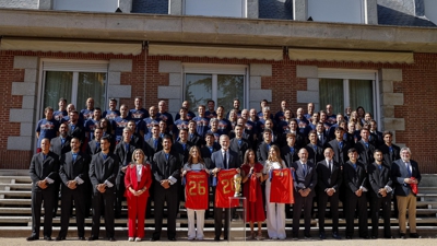 Foto de familia na recepción da Zarzuela. EFE
