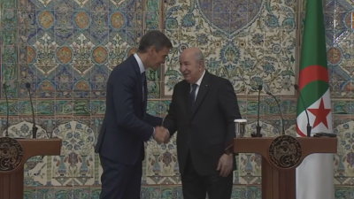 Pedro Sánchez e Abdelmayid Tebún tras asinar o acordo para a importación do gas. EFE