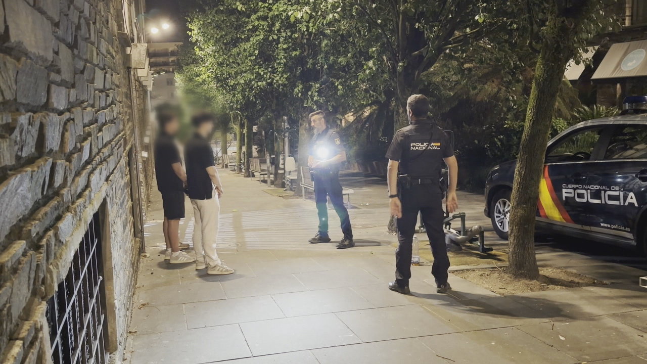 A Policía Nacional sae de servizo en Santiago