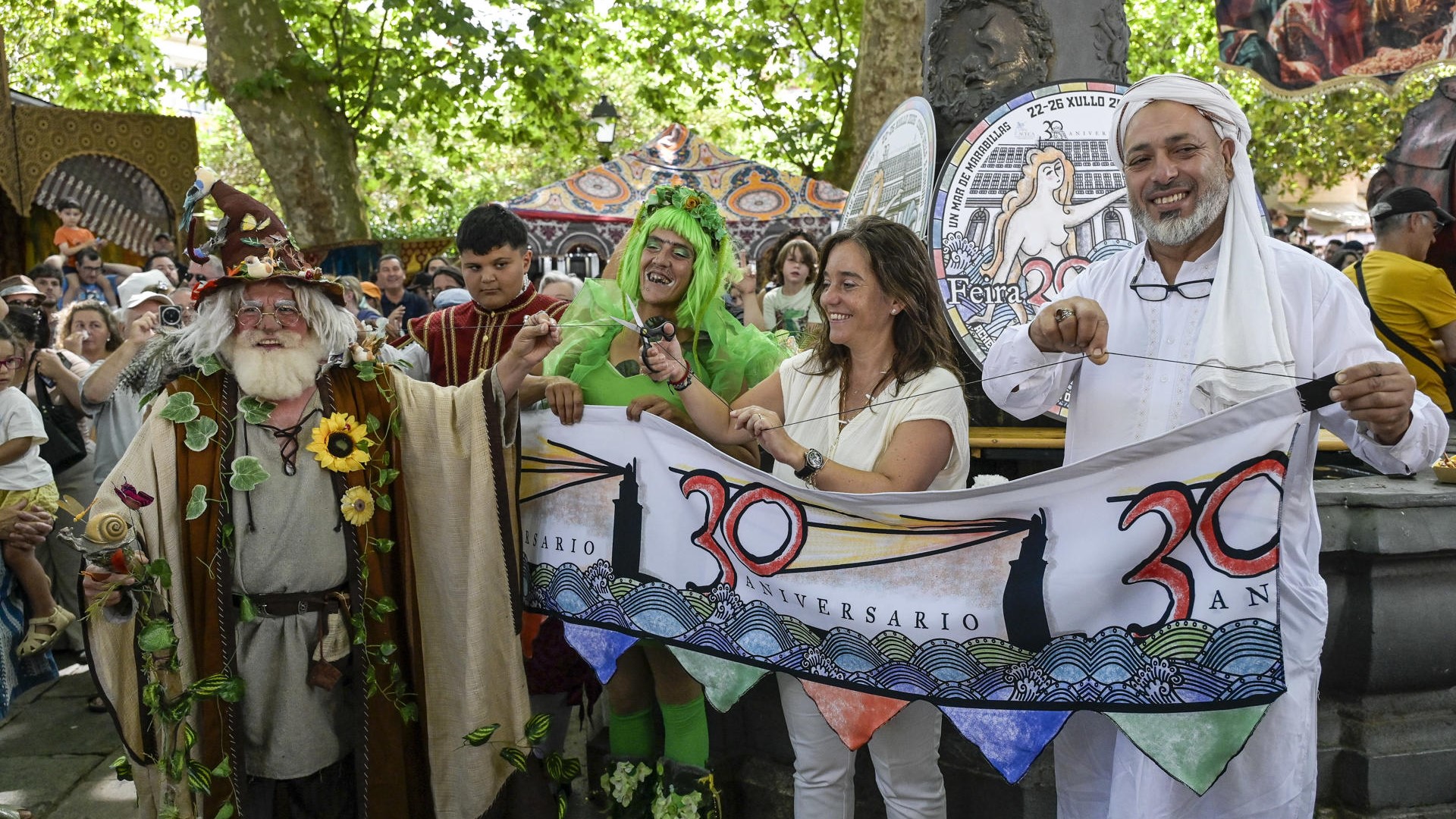A alcaldesa da Coruña Inés Rey, durante a inauguración da XXX Feira das Marabillas, que se celebra na Coruña ata o vindeiro domingo. (EFE/ Moncho Fuentes)