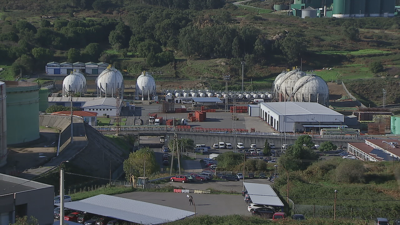 Refinería de Repsol na Coruña. TVG