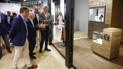 O presidente da Xunta visitou  a sede da empresa situada no polígono Río do Pozo en Narón. EFE