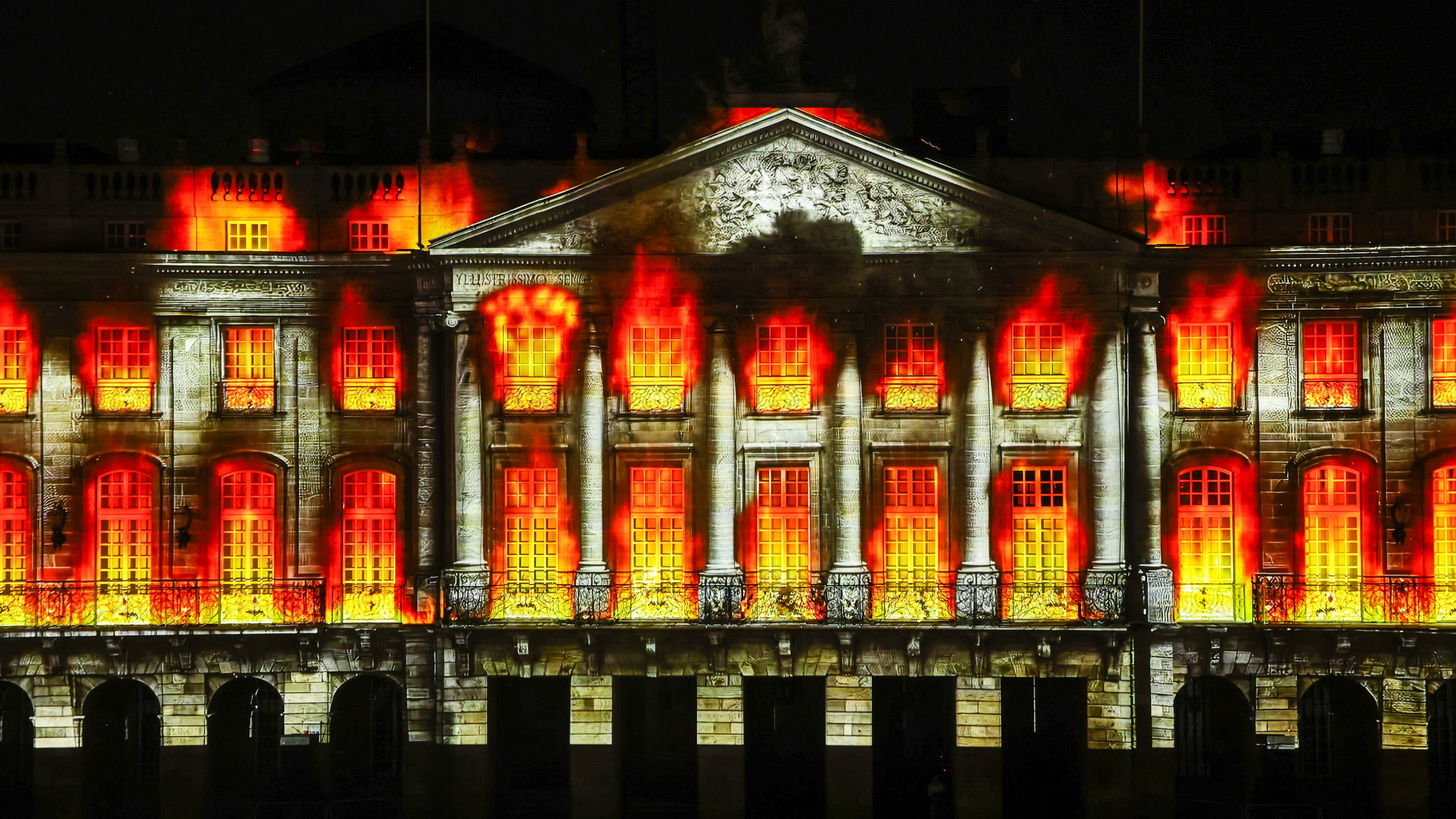 Imaxe do videomapping sobre a fachada do Pazo de Raxoi. EFE/Xoán Rey