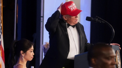 Trump durante o seu discurso na cea de correspondentes. REUTERS/Jonathan Ernst