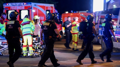Dispositivo de emerxencias despregado en Berlín tras o atropelo múltiple. REUTERS/Christian Mang