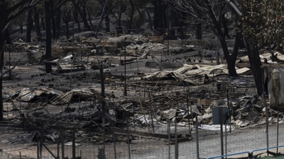 Vista este mércores das desfeitas causadas polo incendio no cámping 'O esquío vermello' do Pantano de San Xoán, Madrid. (EFE/ Rodrigo Jiménez)