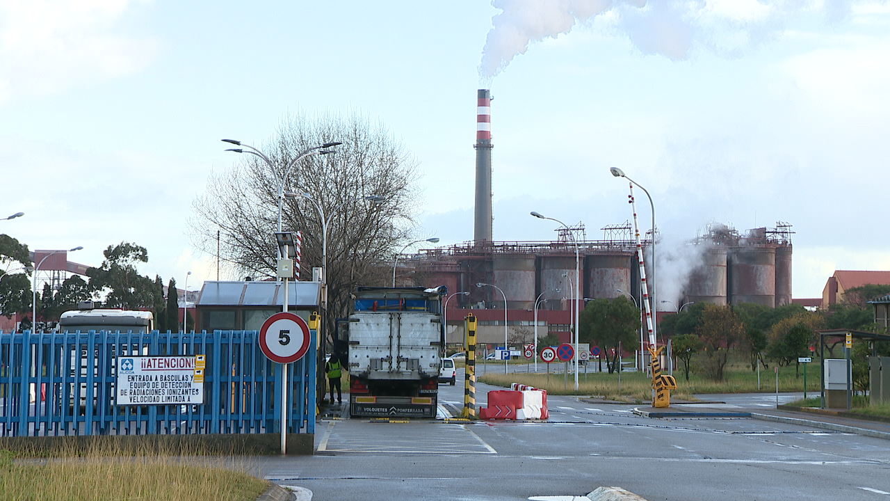 Planta de Alcoa, en Cervo. TVG.