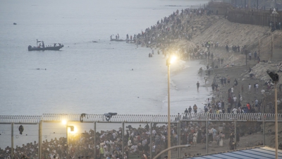 Espigón de Ceuta, este xoves (Marcos Moreno/Europa Press)