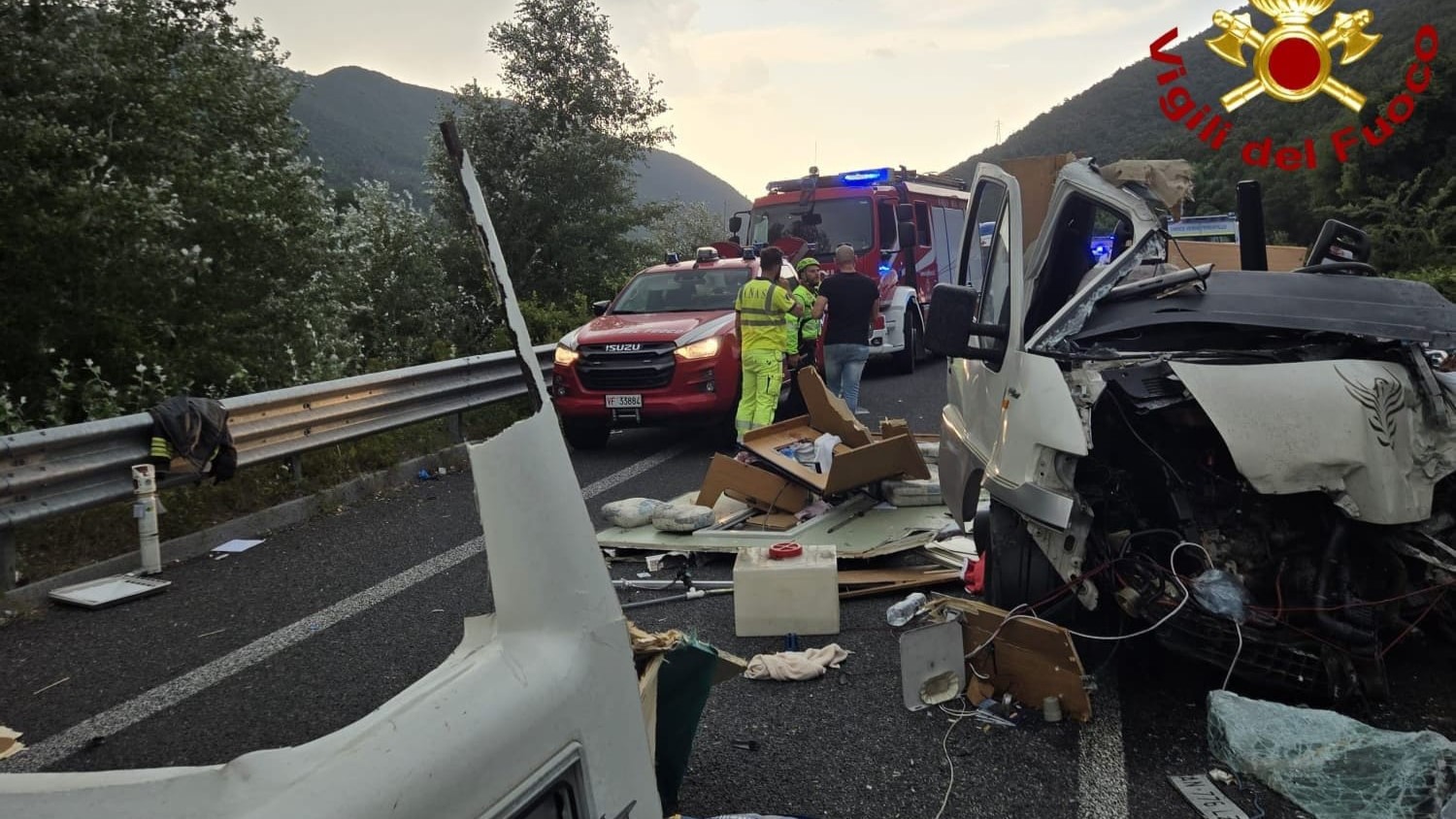 Imaxe publicada polos bombeiros italianos (Vigili del Fuoco) do lugar do accidente