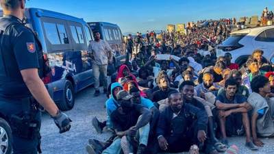 Migrantes en Ceuta, este luns (EFE/Reduan)