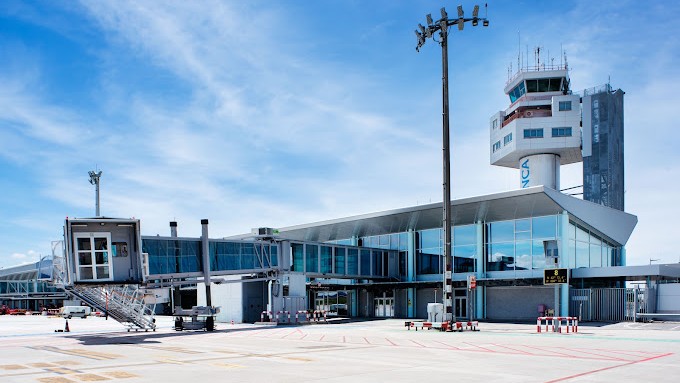 Aeroporto de Peinador. Aena