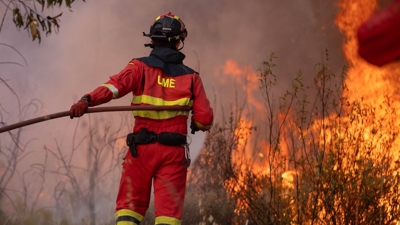 A UME traballando na extinción do incendio de Raboconejos, Niebla (Huelva). Foto: Europa Press/ Clara Carrasco