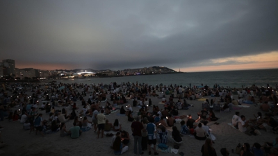 Eclipse desde a praia de Riazor. Lavandeira Jr/EFE