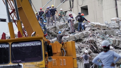 Rescatistas traballan tras o terremoto en Cali (REUTERS/Sergio Acero)