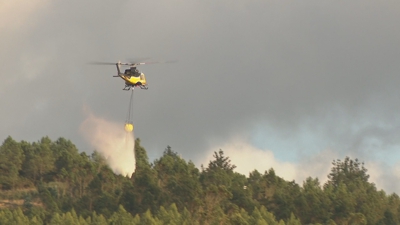 Incendio forestal en Lousame, A Coruña