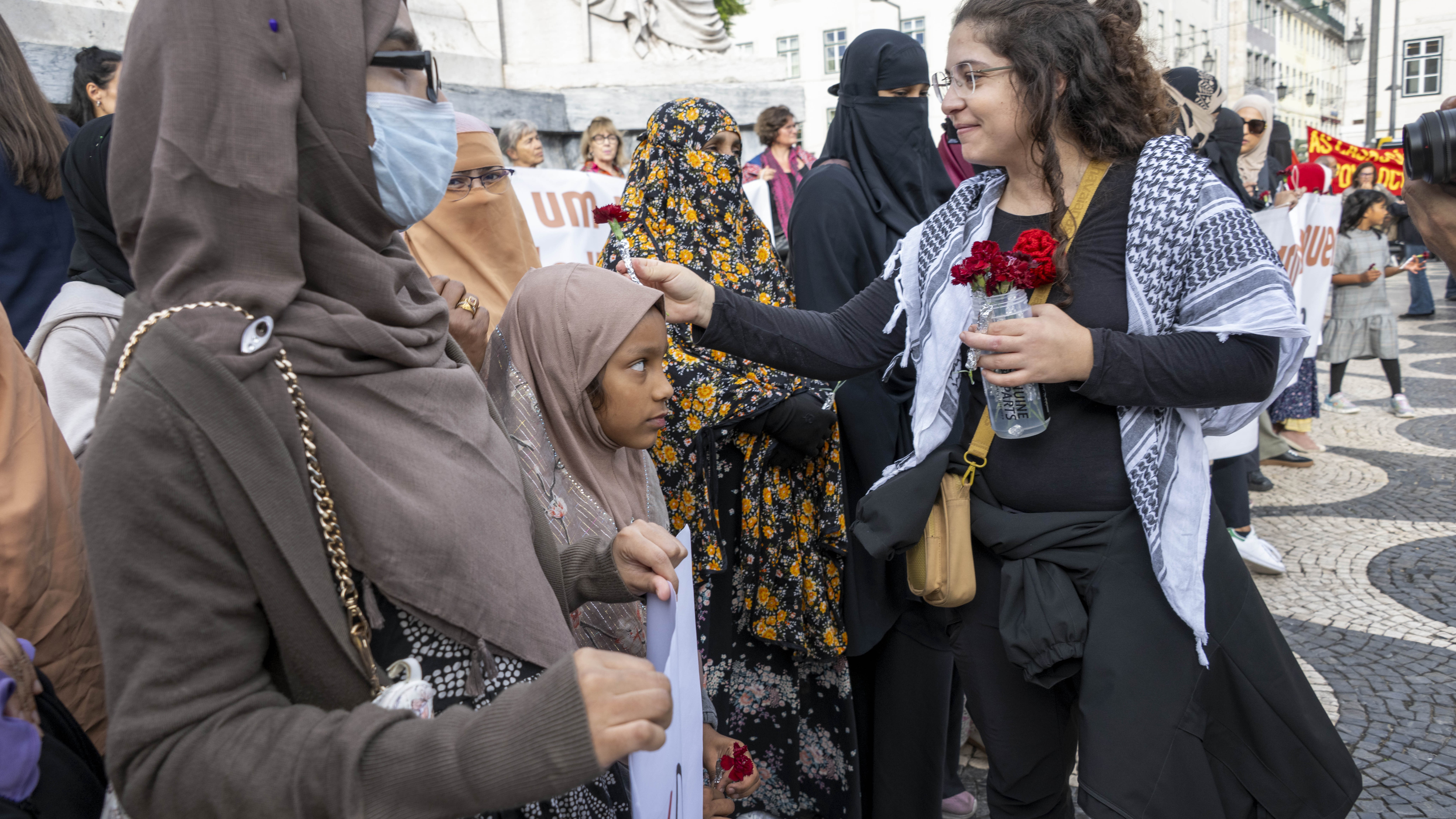 Protesta en Lisboa en outubro de 2025 contra a 'lei dos burkas' (SOPA Images/DPA/Jorge Castellanos)
