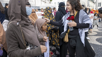 Protesta en Lisboa en outubro de 2025 contra a 'lei dos burkas' (SOPA Images/DPA/Jorge Castellanos)