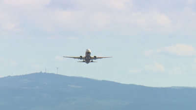 Arquivo de avións aterrando na Lavacolla