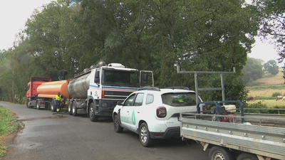 A empresa concesionaria da auga utiliza cisternas para encher os depósitos municipais