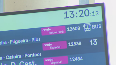 Panel informativo na estación de Vigo-Guixar esta mesma mañá