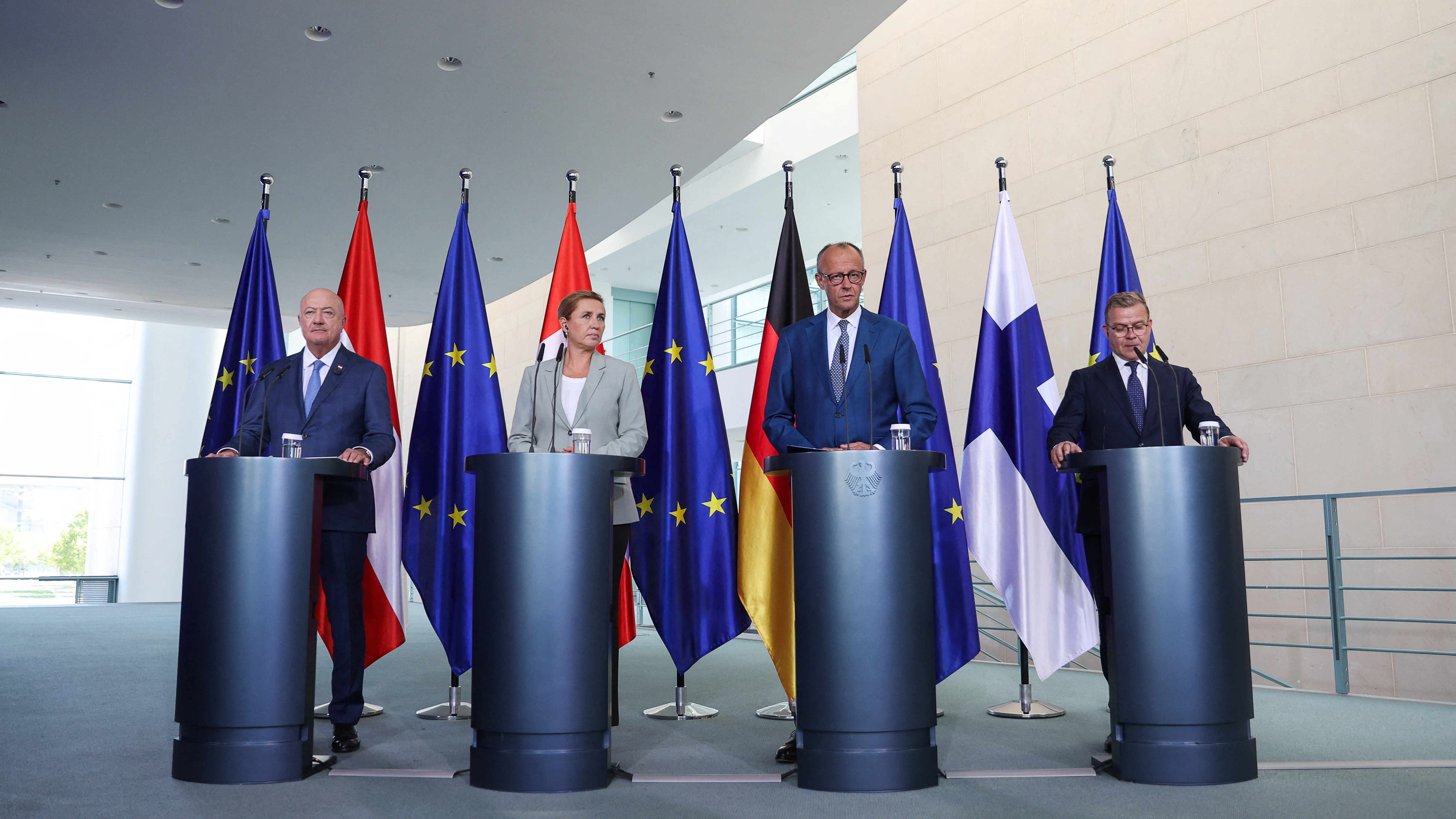 Merz, xunto aos primeiros ministros de Austria, Dinamarca e Finlandia, este xoves en Berlín (REUTERS/Maryam Majd)