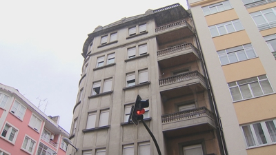 A vivenda onde supostamente se vende droga encóntrase na avenida da Coruña
