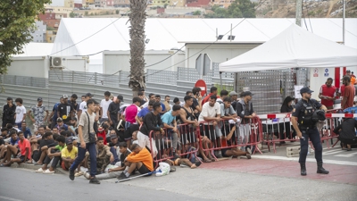 Muigrantes en Ceuta, este martes (Marcos Moreno / Europa Press)