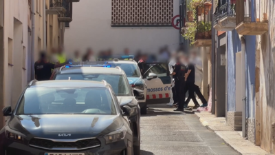 Operativo policial na vivenda en que apareceron os restos (EFE)