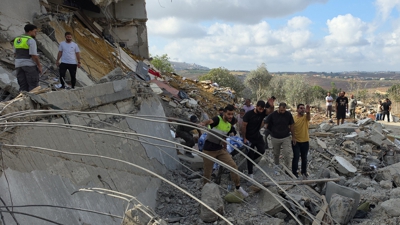 Ataque israelí en Arab Salim este domingo. REUTERS/ Ali Hankir