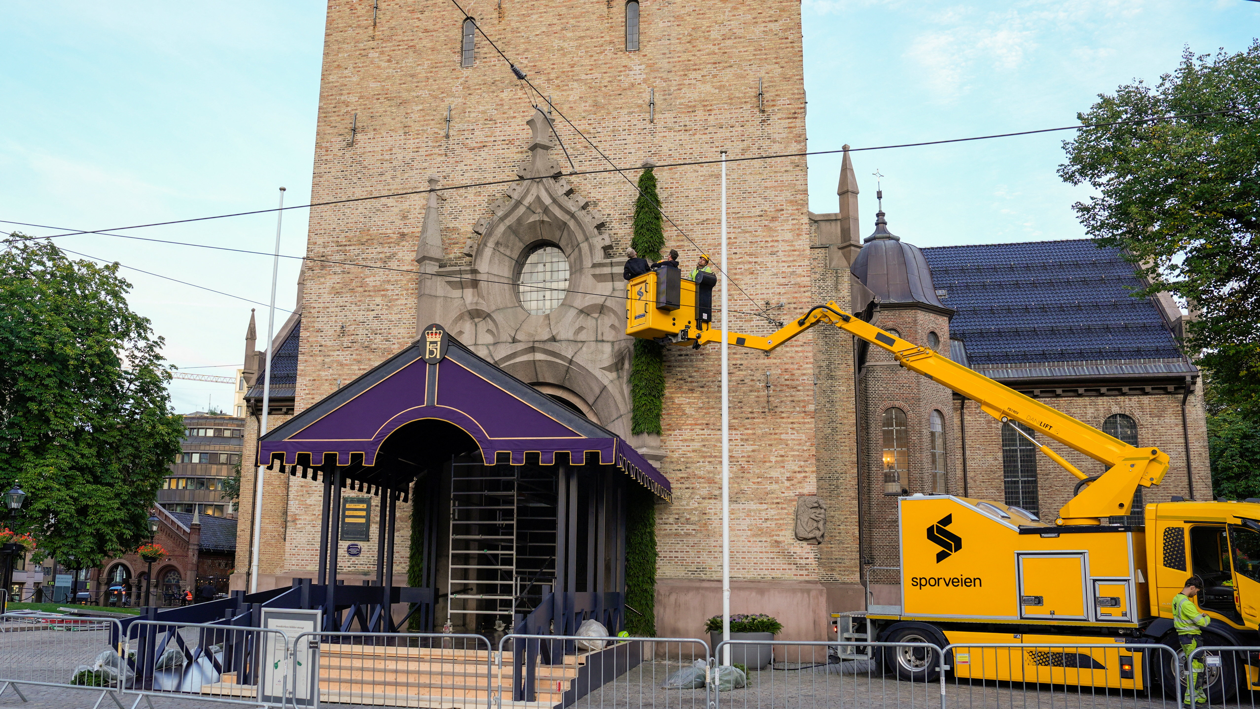 Preparativos na catedral de Oslo para o funeral. Reuters