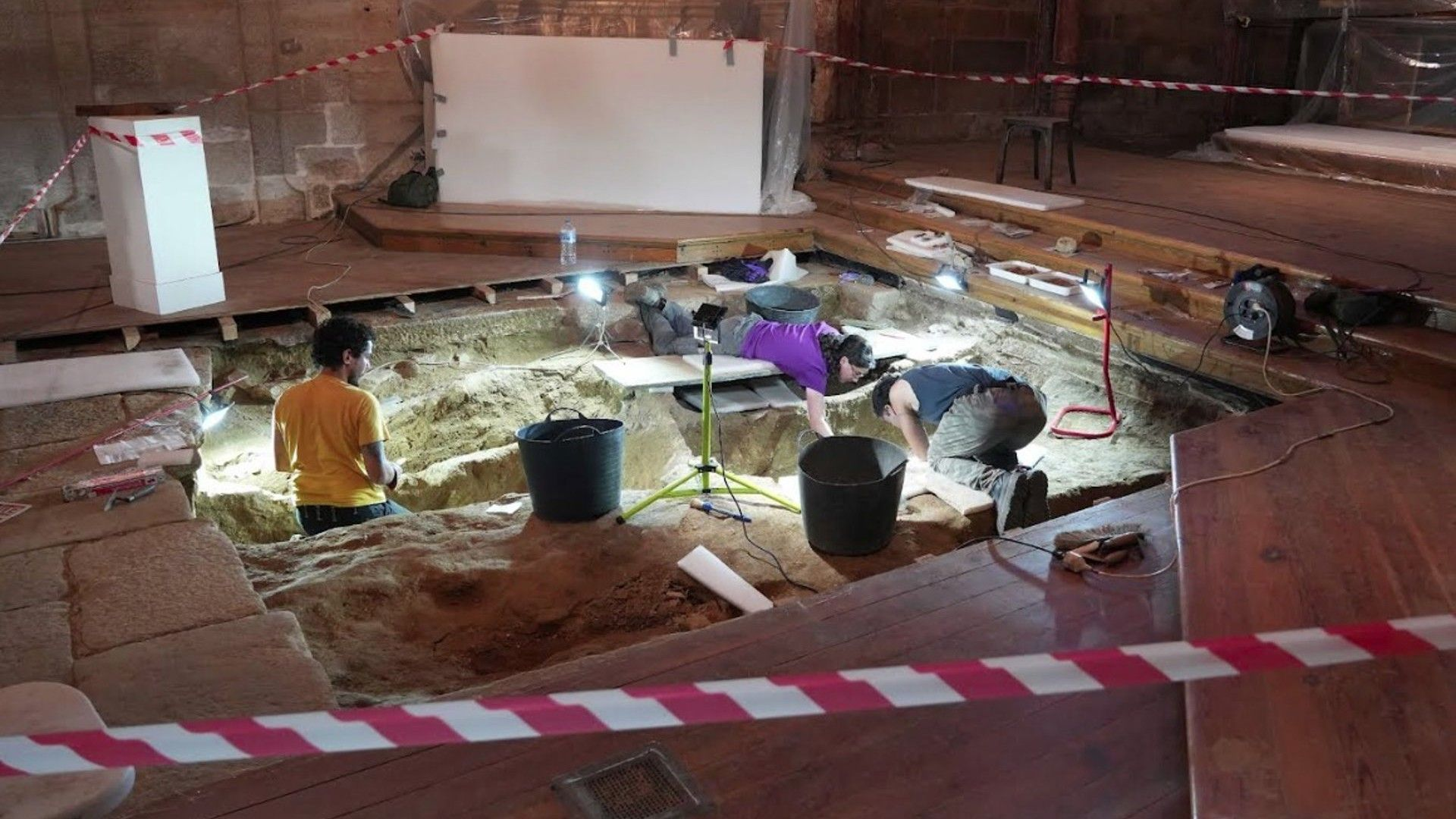 Escavacións no convento de Santa Clara (Deputación de Pontevedra)