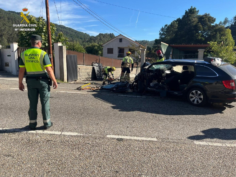 Estado no que quedou o coche accidentado. Garda Civil