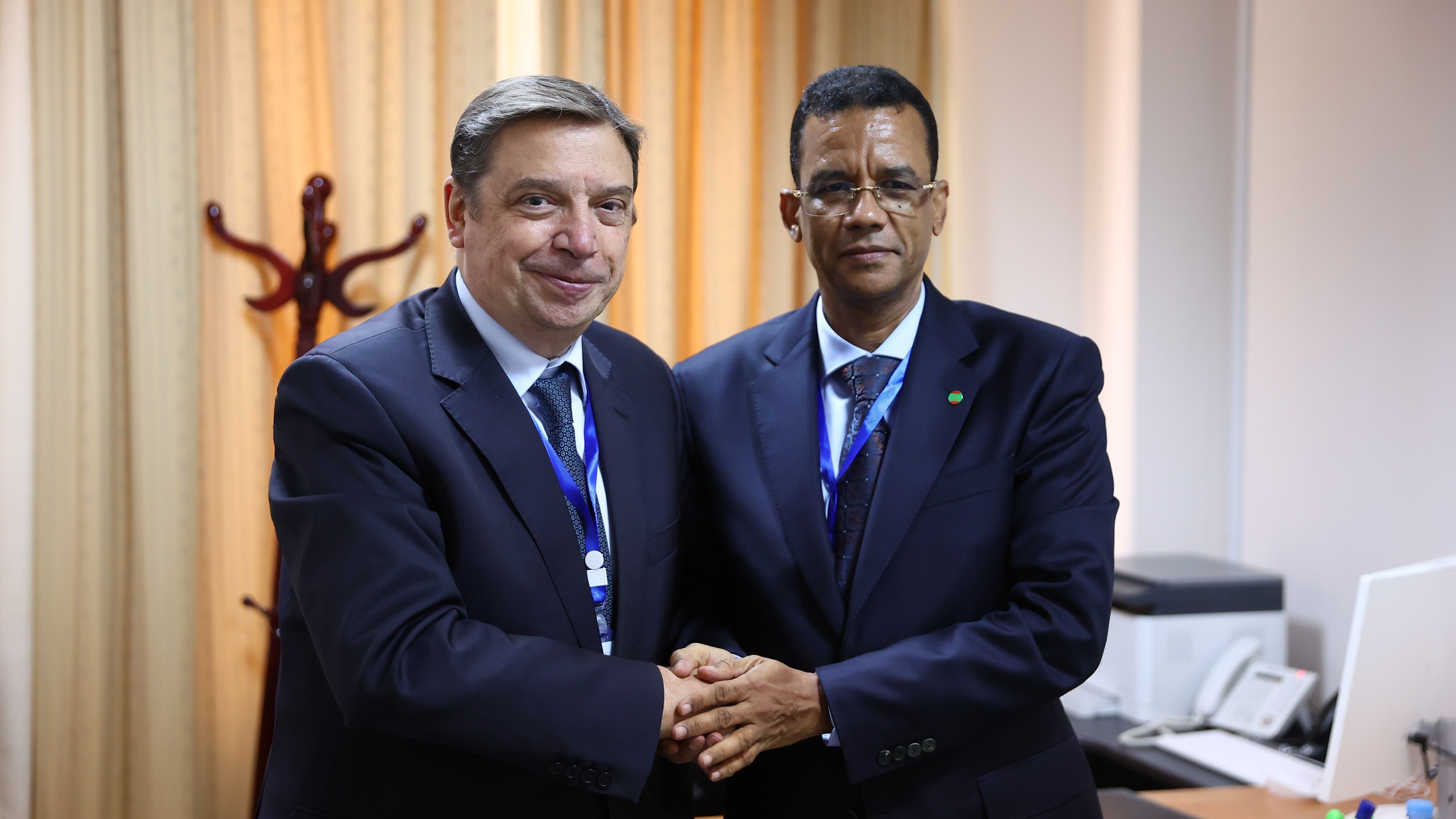 O ministro Luis Planas co titular de Pesca de Mauritania. MAPA