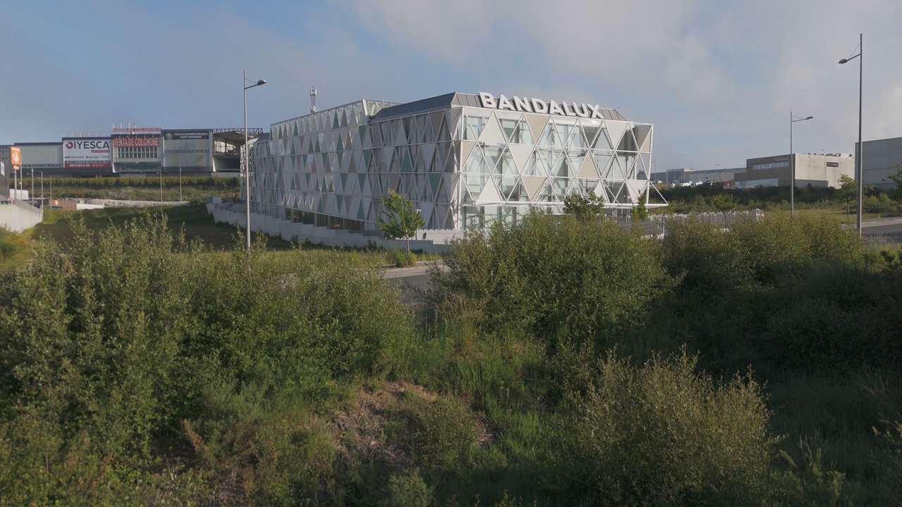O edificio, deseñado polo arquitecto Mauro Lomba, ten a máxima certificación en sustentabilidade