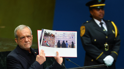 Masoud Pezeshkian, durante a súa intervención este mércores ( REUTERS/MIKE SEGAR)